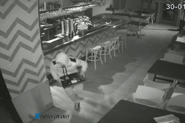 Thieves Target Shops, Bars and Restaurants in Javea.