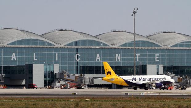 Young Woman Dies After Fall at Alicante Airport
