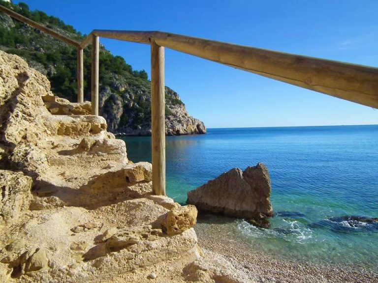An order to close yet another Javea business in Cala Granadella