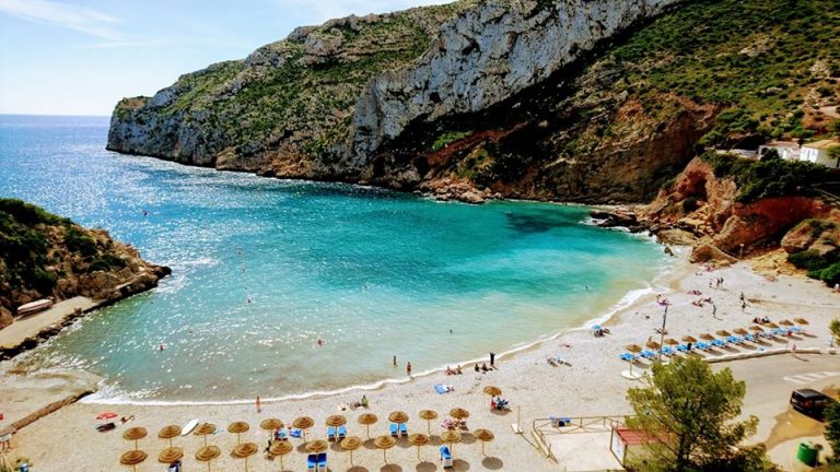 Restaurant without a license in Cala de la Granadella is threatened with closure