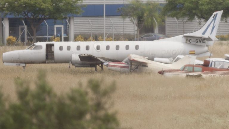 Auction of abandoned planes in Valencia from 2,000 euros