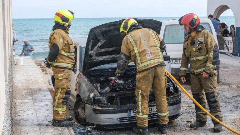 Firefighters alert about the risk of shocks in accidents with electric cars